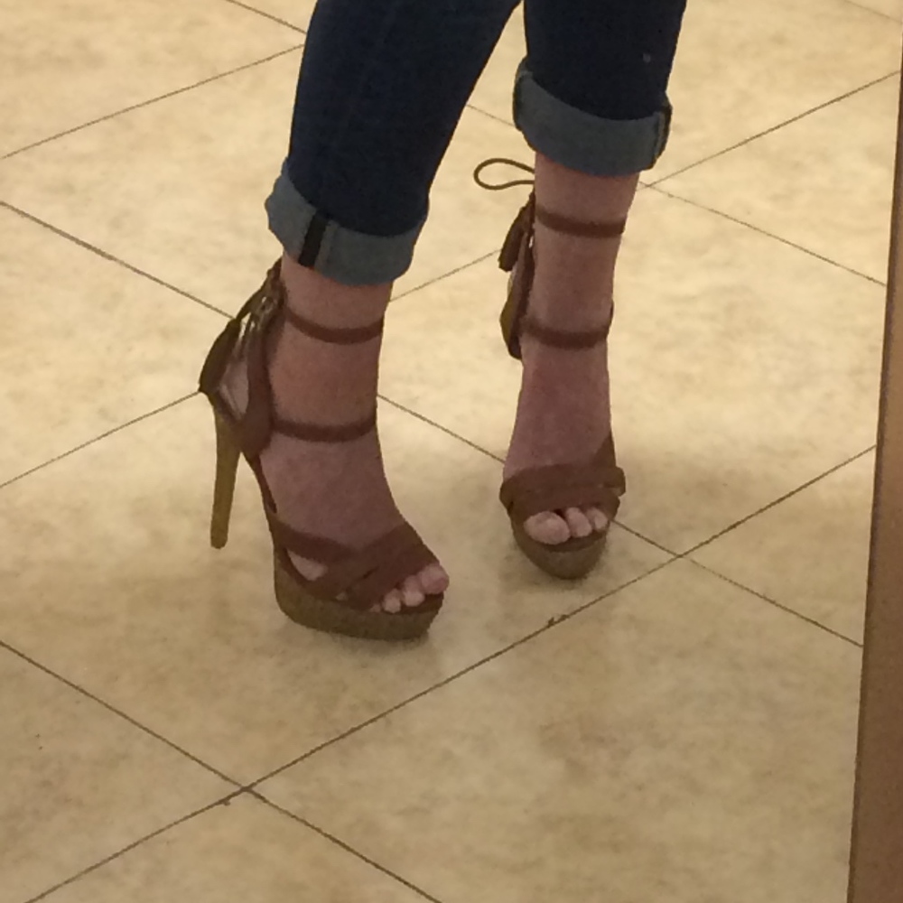 JustFab Camel Lace-up Platforms (6.5)